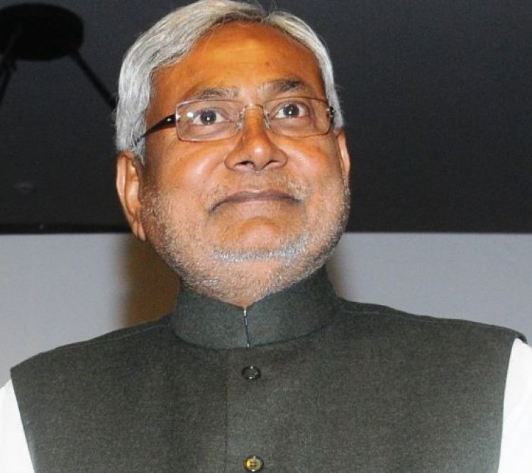 बिहार के मुख्यमंत्री नीतीश कुमार ने बख्तियारपुर पहुंचकर विभिन्न योजनाओं का निरीक्षण किया