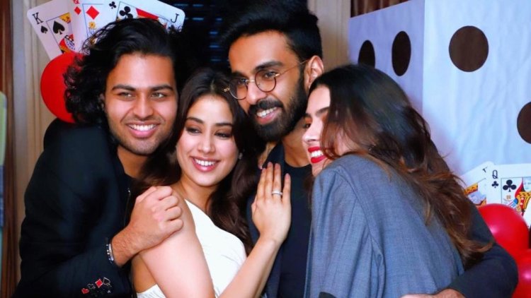 बॉलीवुड एक्ट्रेस जाह्नवी कपूर ने  बिखेरा हुस्न का जलवा। ... 
