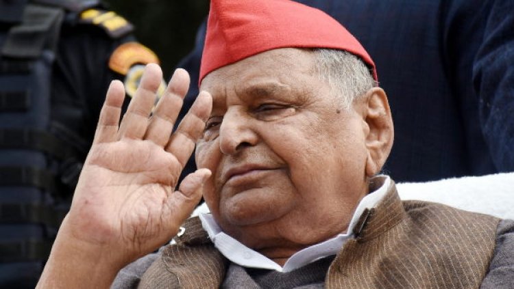 अंतिम संस्कार में कई हस्तियां मौजूद व अंतिम विदाई में उबरा जान सैलाब , मेला ग्राउंड में अंतिम संस्कार और यूपी में तीन दिन का राजकीय शोक घोषित कर दिया गया है। 