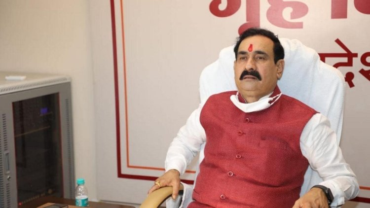 सोशल मीडिया पर खूब चर्चा का विषय बना यह विज्ञापन ,  मध्य प्रदेश के होम मिनिस्टर नरोत्तम मिश्रा ने भी  दिया रिएक्शन। .. 