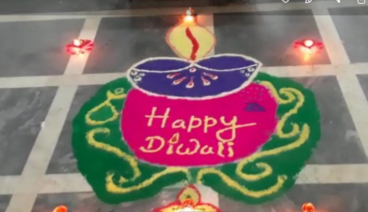 लोहिया नगर माउंट कार्मेल स्कूल में शुक्रवार को रंगोली व घरोंदा प्रतियोगिताओं का आयोजन किया गया।