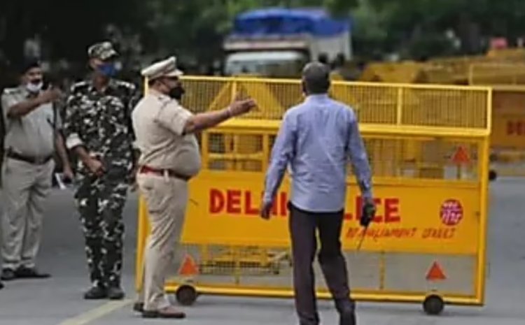 पाक हमलों के बीच दिल्ली में हाई अलर्ट, महत्वपूर्ण स्थानों पर सुरक्षा बढ़ाई गई; गाड़ियों की चेकिंग