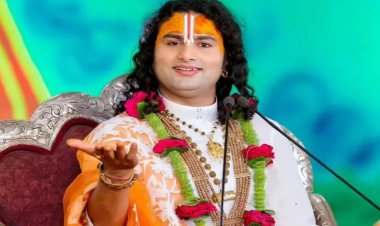 लिव-इन रिलेशन और आवारा कुत्ते-बिल्लियों पर अनिरुद्धाचार्य का बयान, युवाओं ने दी तीखी प्रतिक्रियाएं
